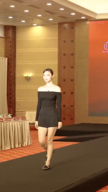 Hậu trường makeup cho người mẫu Mai Trang