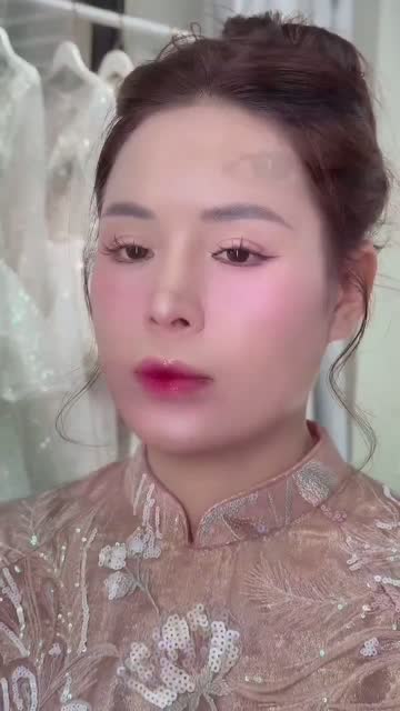 Trước và sau khi trang điểm