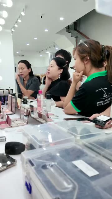 Một buổi dạy makeup cá nhân tại studio