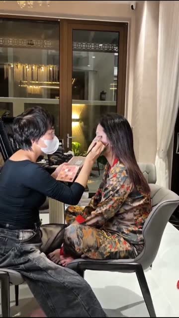 Trang điểm cho khách Tuệ Minh