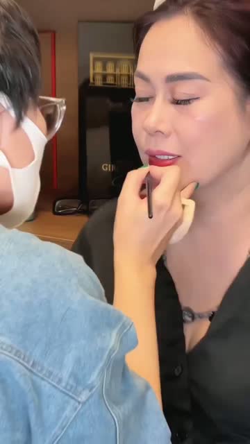Trang điểm cho chị chủ đầu tư