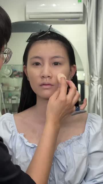 Mẹ trang điểm cho con gái (phần 2)
