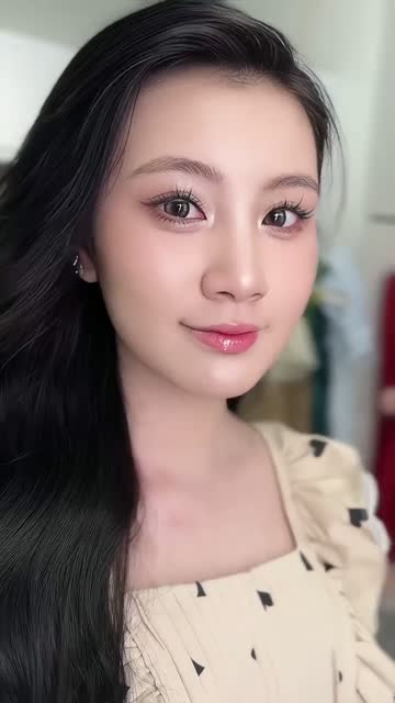 Trang điểm cho Quỳnh Nga (bản 2)