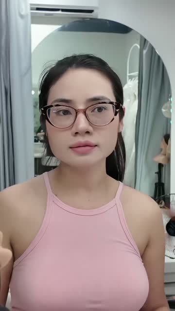 Học viên thực hành ngay tại studio