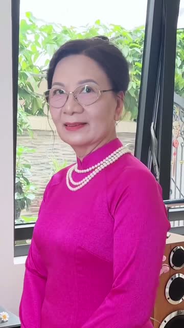 Cô Liên — trước và sau khi trang điểm